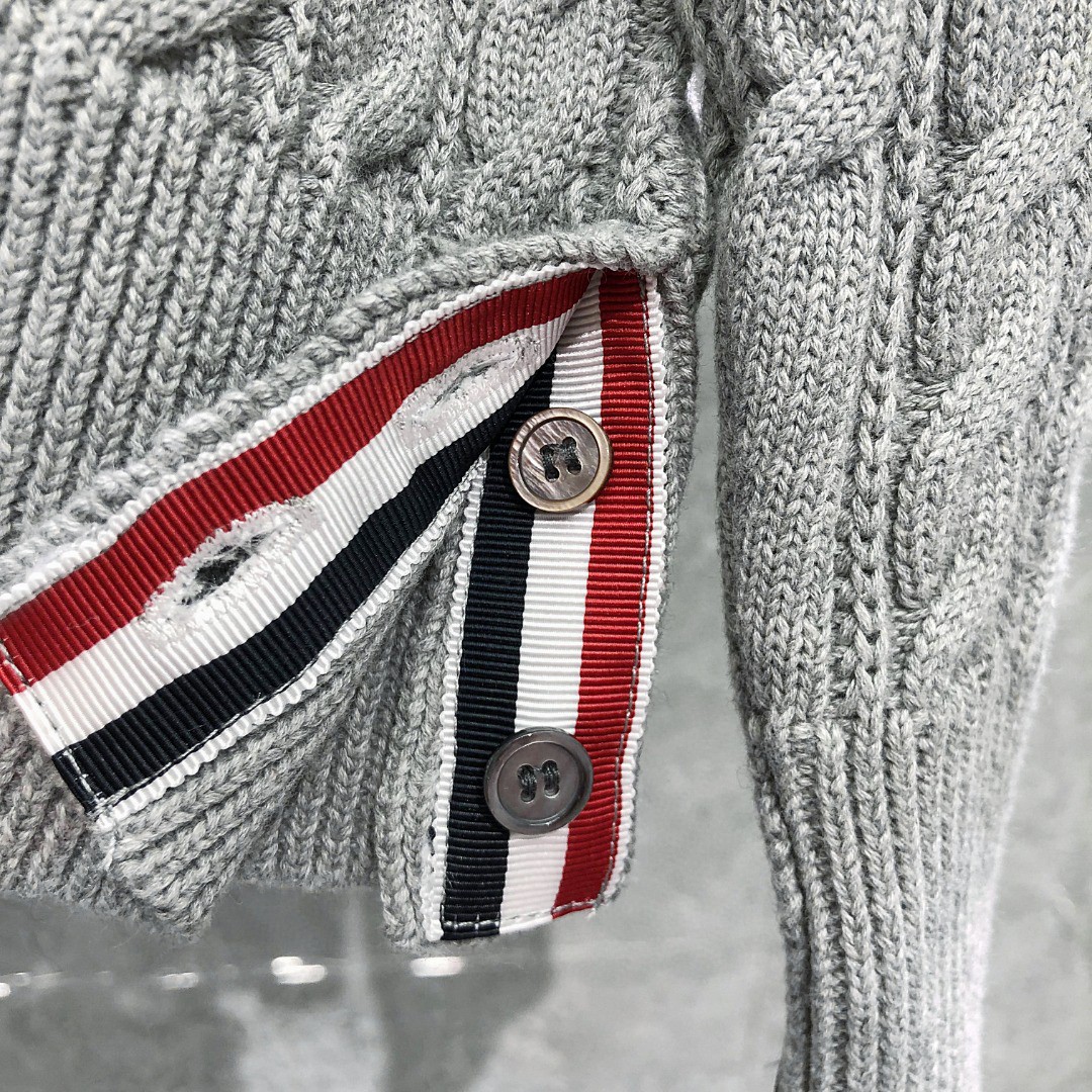 THOM BROWNE 经典四杠粗针麻花圆领毛衣 针织衫 长袖 灰色 白色 藏青色 MKA402A-Y3017-055