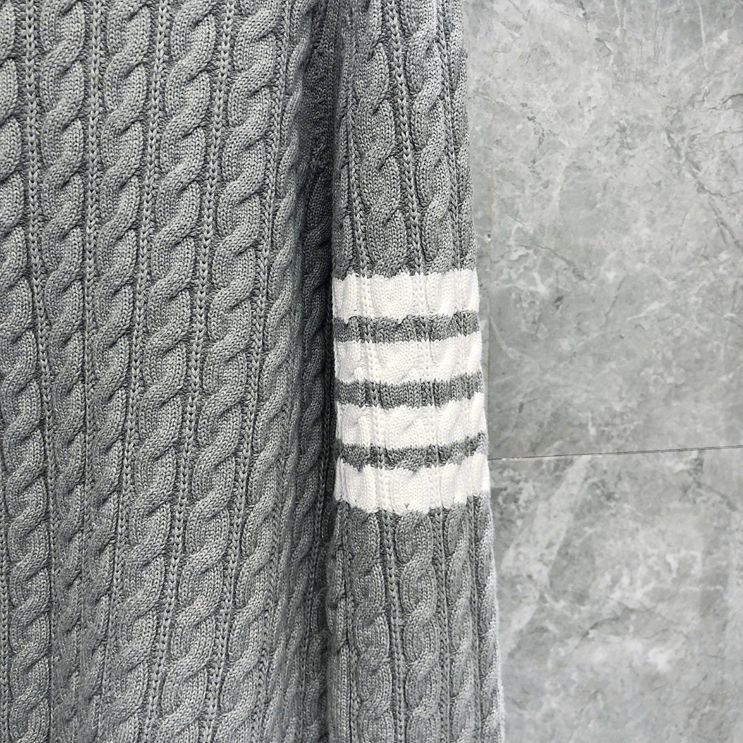 THOM BROWNE 经典四杠粗针麻花圆领毛衣 针织衫 长袖 灰色 白色 藏青色 MKA402A-Y3017-055