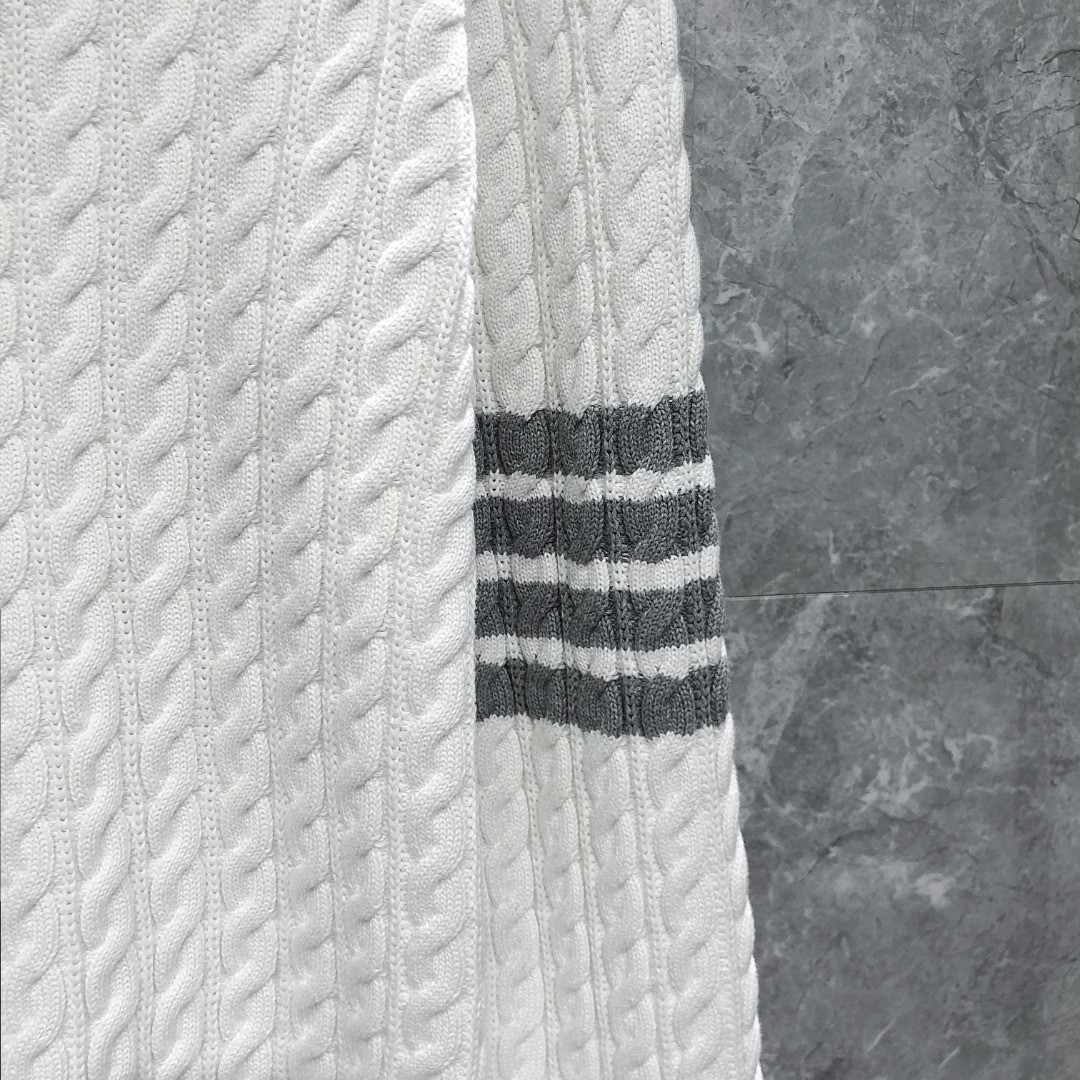 THOM BROWNE 经典四杠粗针麻花圆领毛衣 针织衫 长袖 灰色 白色 藏青色 MKA402A-Y3017-055