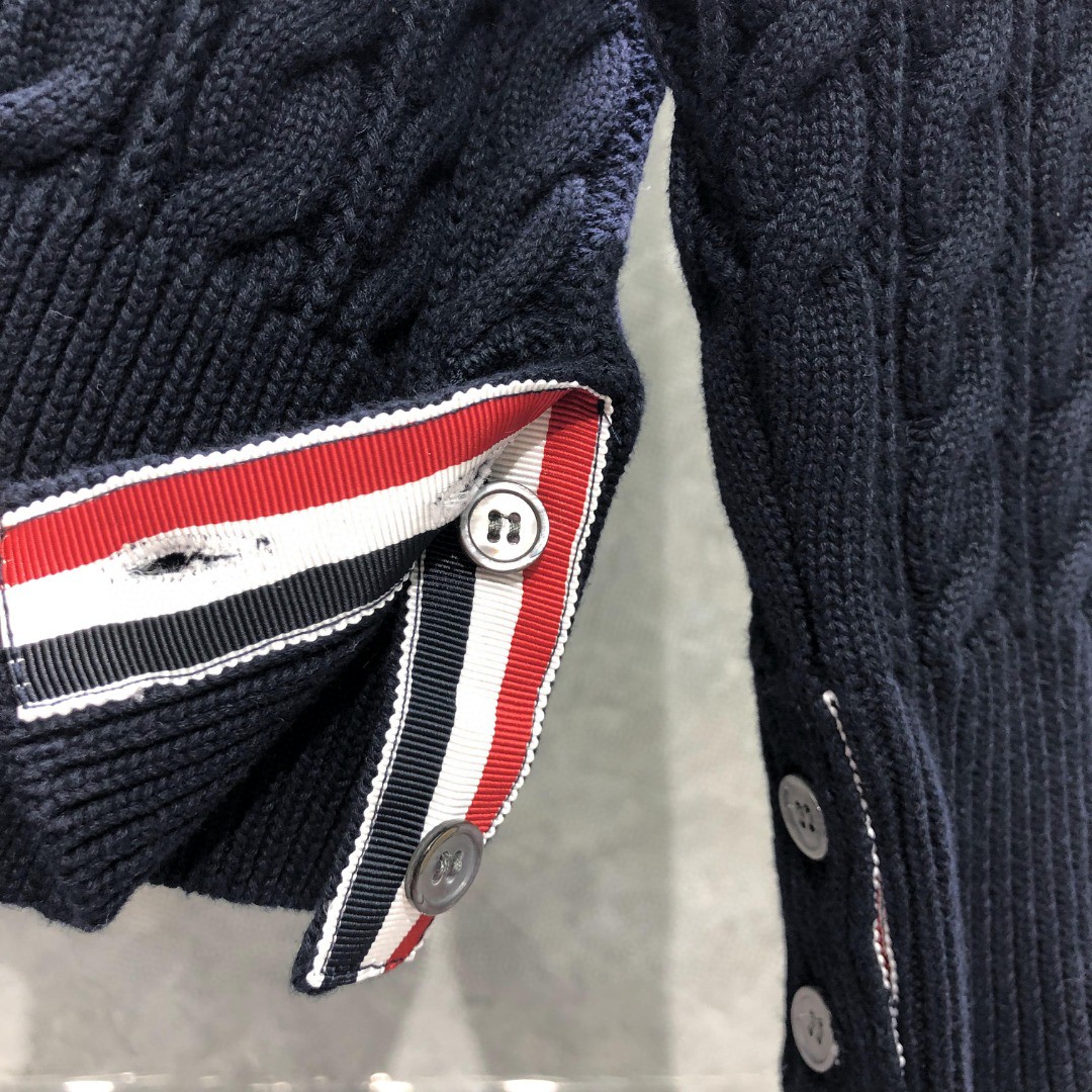 THOM BROWNE 经典四杠粗针麻花圆领毛衣 针织衫 长袖 灰色 白色 藏青色 MKA402A-Y3017-055
