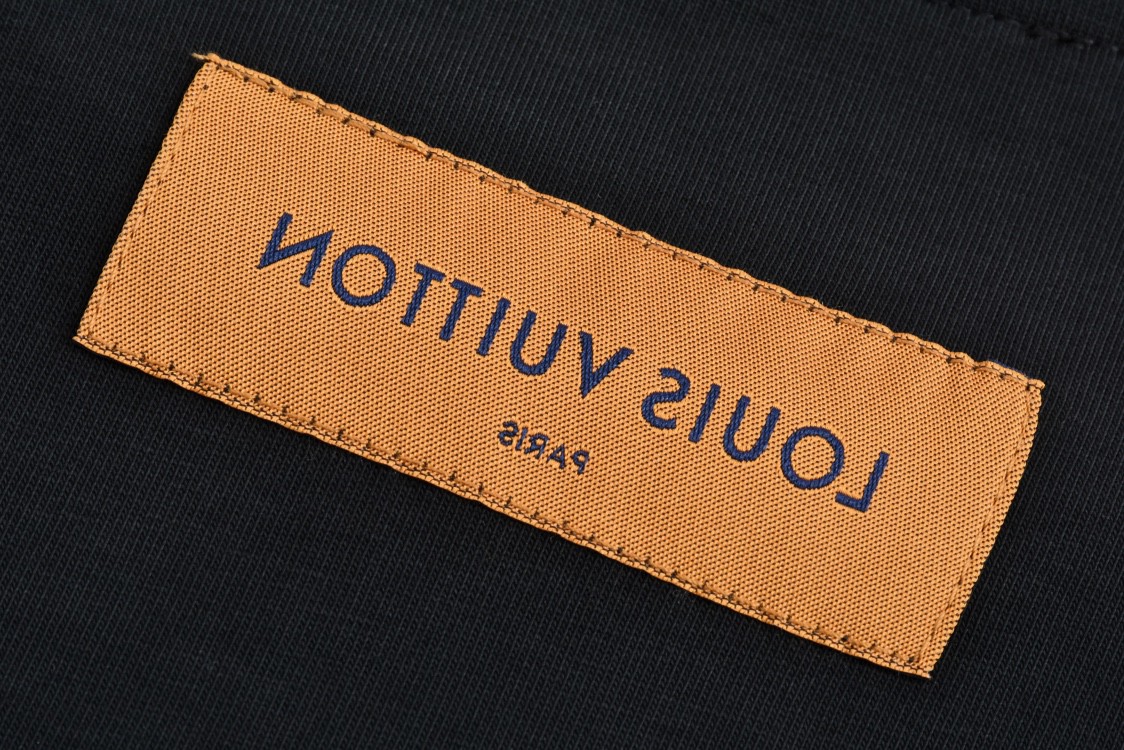 LOUIS VUITTON 路易威登 浮雕压花T恤 打底衫 长袖 白色 黑色 