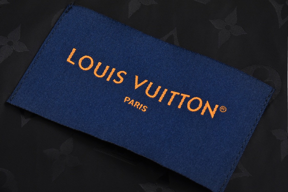 LOUIS VUITTON 路易威登 提花绒面皮牌拉链立领泰迪夹克 外套 长袖 棕色 黑色 1AFXTK