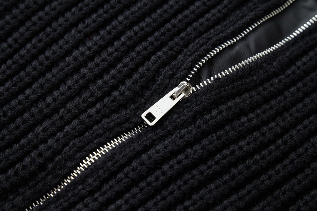 PRADA 普拉达 尼龙针织拼接拉链开衫 毛衣 夹克 外套 长袖 黑色 UMG335-145N-F0002-OOO