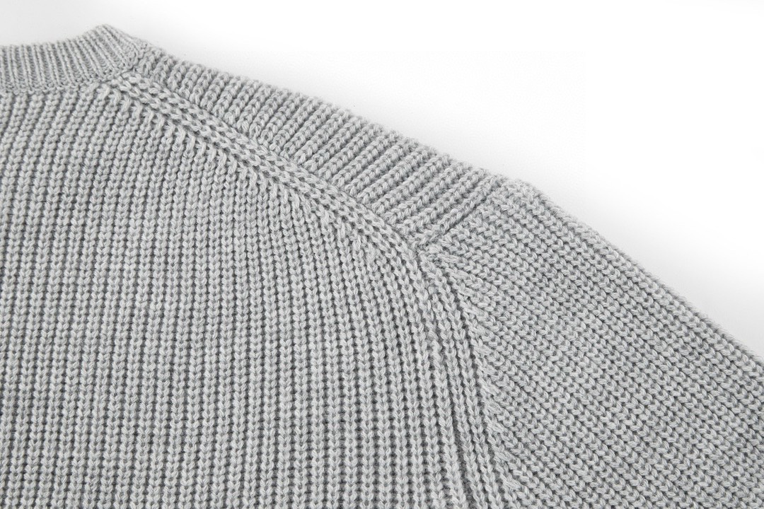 CELINE 赛琳 字母logo印花圆领毛衣 针织衫 外套 长袖 灰色 黑色 2A19R423P-08GC