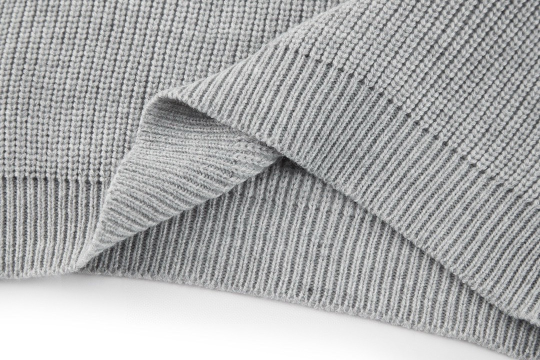 CELINE 赛琳 字母logo印花圆领毛衣 针织衫 外套 长袖 灰色 黑色 2A19R423P-08GC