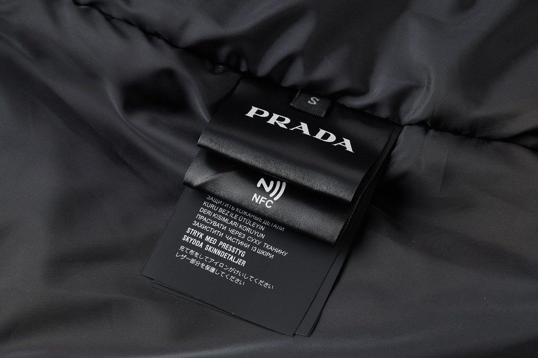 PRADA 普拉达 纯色徽标拉链皮衣夹克 外套 长袖 黑色 