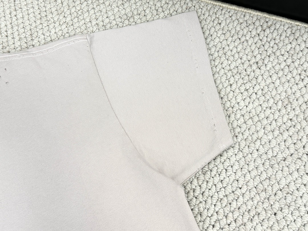 Balenciaga 巴黎世家 做旧破洞字母logo印花圆领短袖 T恤 夏季 白色 黑色 787349TRVS81013