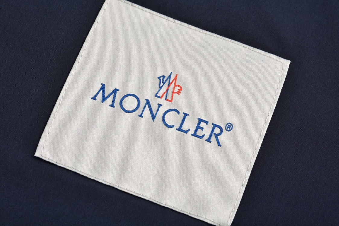 Moncler 蒙口 轻薄拉链连帽羽绒服 夹克 保暖 外套 蓝色