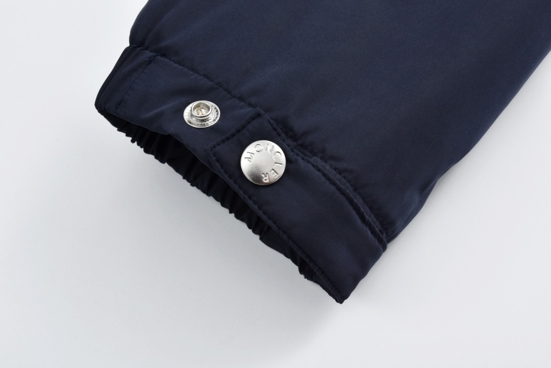 Moncler 蒙口 轻薄拉链连帽羽绒服 夹克 保暖 外套 蓝色