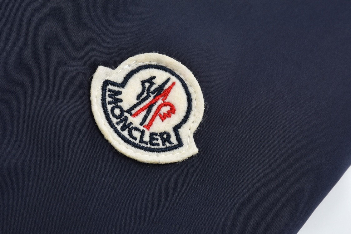 Moncler 蒙口 轻薄拉链连帽羽绒服 夹克 保暖 外套 蓝色