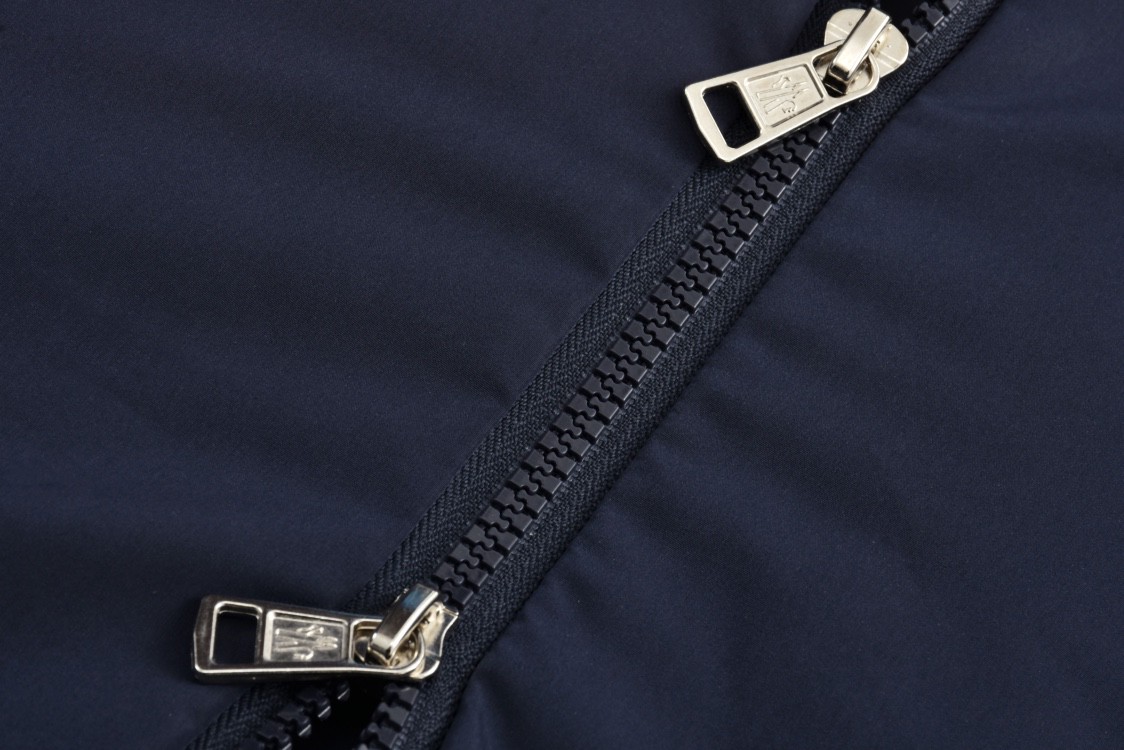 Moncler 蒙口 轻薄拉链连帽羽绒服 夹克 保暖 外套 蓝色