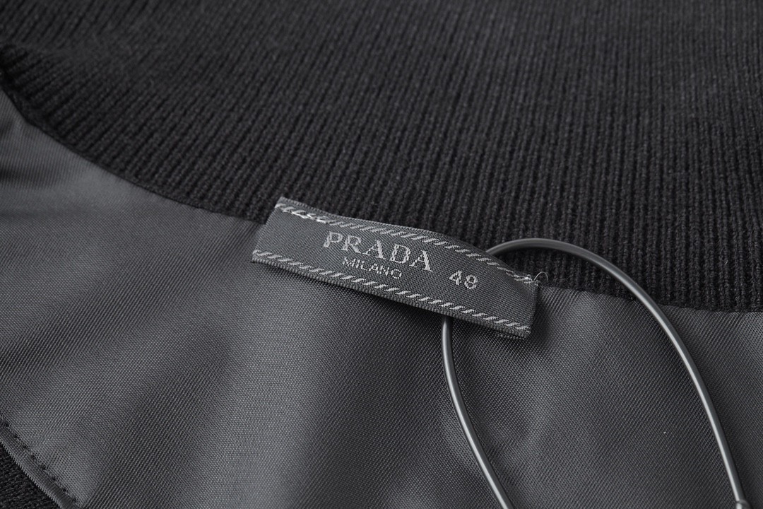 PRADA 普拉达 logo徽标拉链针织衫 毛衣 夹克 外套 长袖 黑色 UMG332-1411-F0002-S-OOO