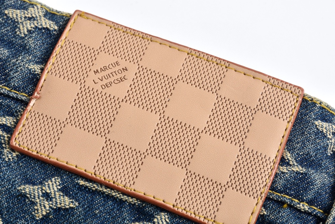 LOUIS VUITTON FW24 路易威登 提花满印皮边牛仔裤 休闲裤 裤子 长裤 蓝色 1AGIV1