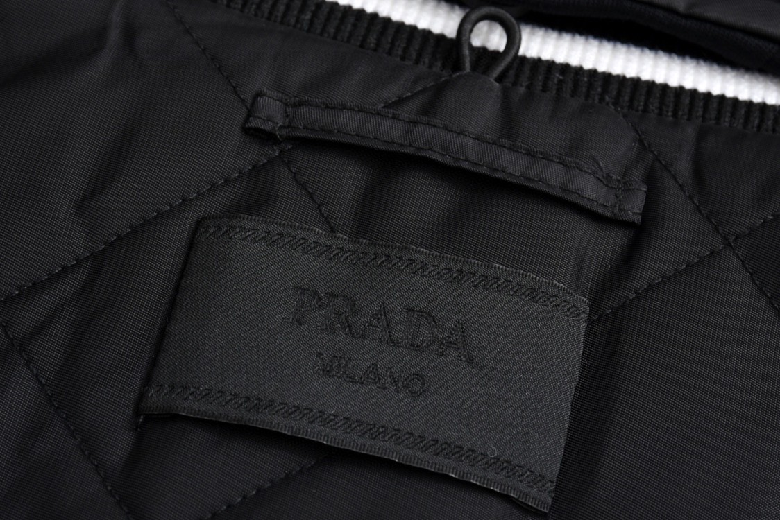 PRADA 普拉达 logo徽标尼龙拼接皮袖连帽棒球服 夹克 外套 长袖 黑色 SGC578-1WQ8-F0002-S-OOO