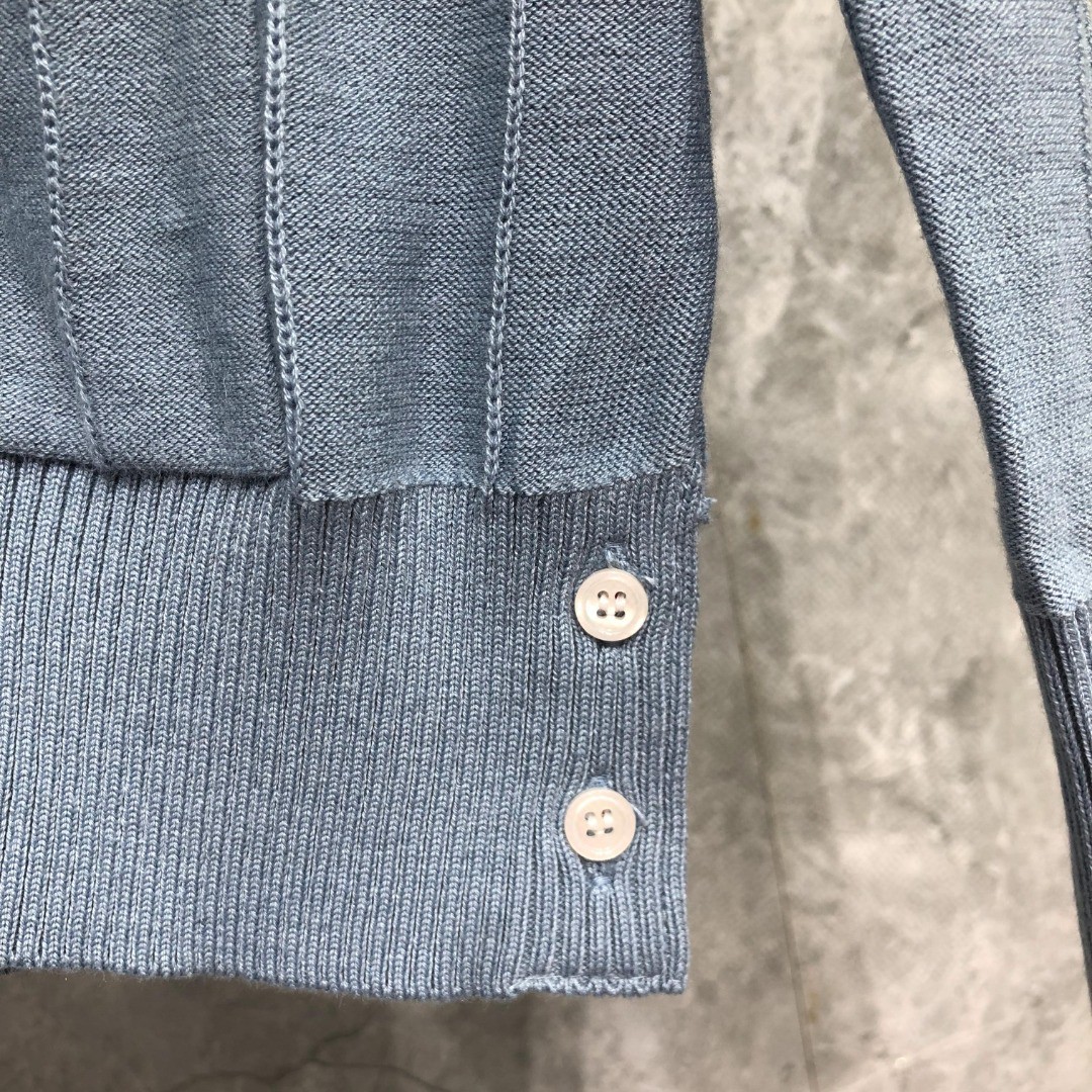 THOM BROWNE 反底坑条双袖红白蓝羊毛V领开衫 毛衣 针织衫 长袖 灰色 浅蓝色 藏青色 白色