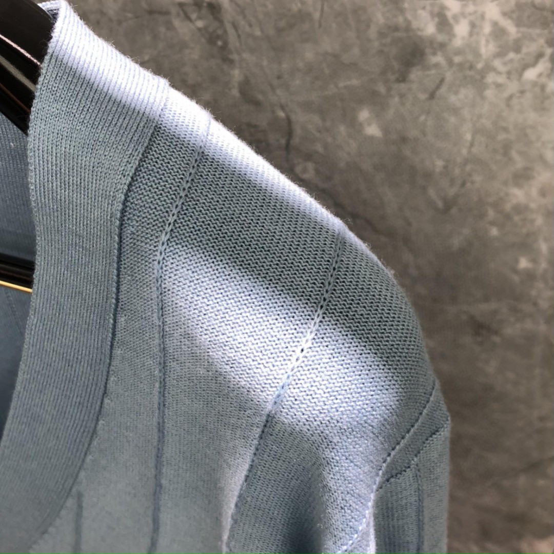 THOM BROWNE 反底坑条双袖红白蓝羊毛V领开衫 毛衣 针织衫 长袖 灰色 浅蓝色 藏青色 白色