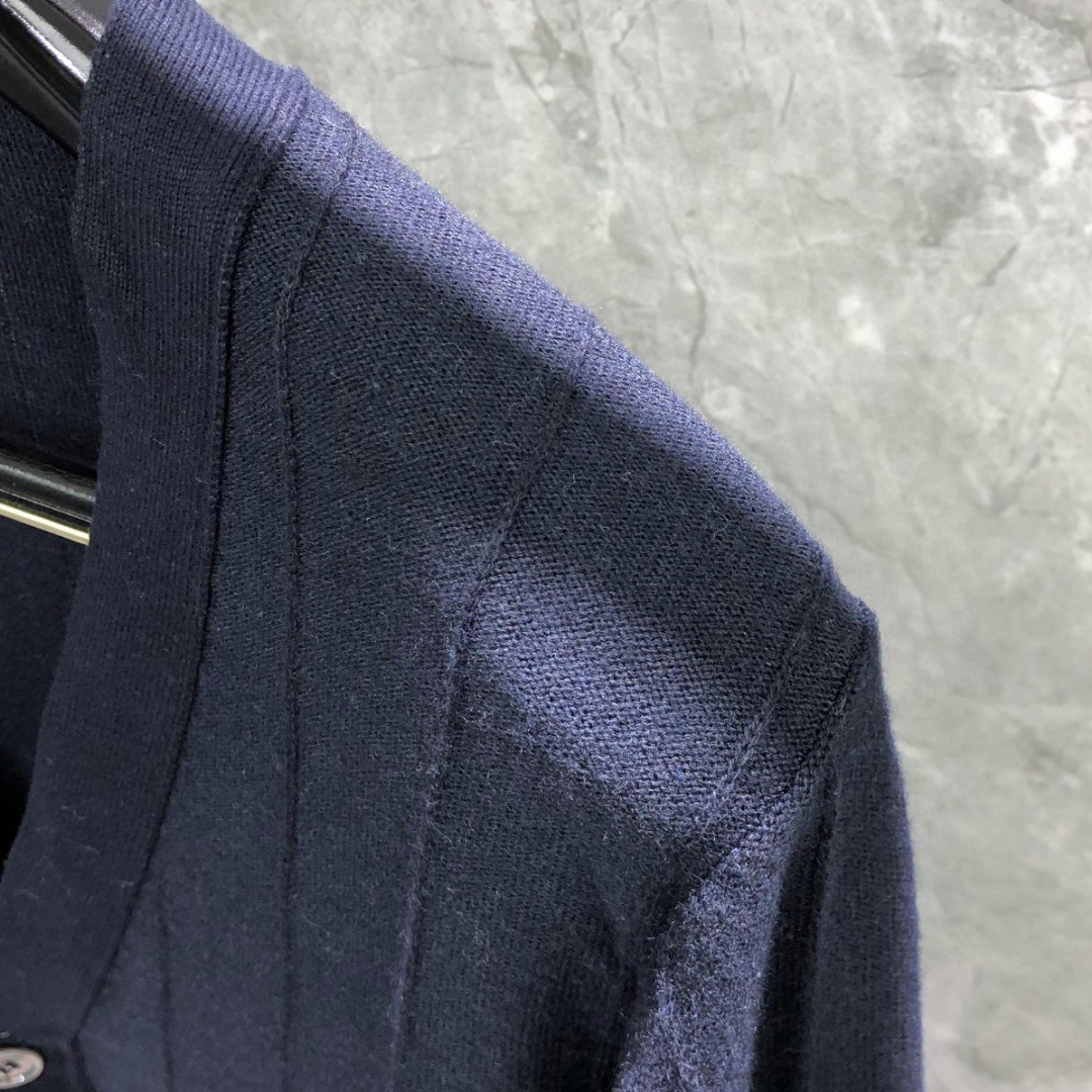 THOM BROWNE 反底坑条双袖红白蓝羊毛V领开衫 毛衣 针织衫 长袖 灰色 浅蓝色 藏青色 白色