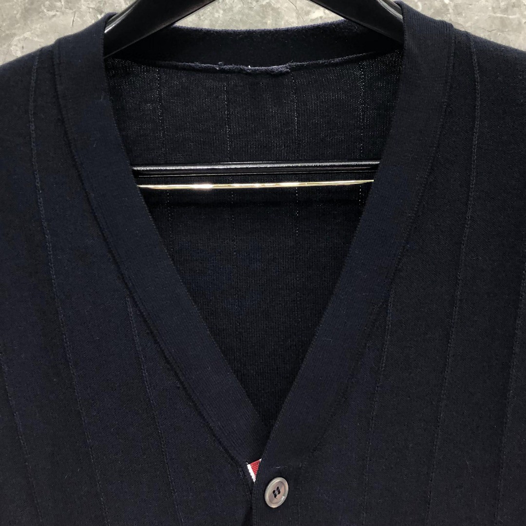 THOM BROWNE 反底坑条双袖红白蓝羊毛V领开衫 毛衣 针织衫 长袖 灰色 浅蓝色 藏青色 白色