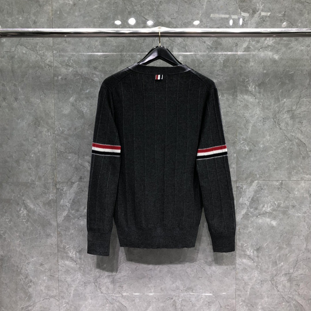THOM BROWNE 反底坑条双袖红白蓝羊毛V领开衫 毛衣 针织衫 长袖 灰色 浅蓝色 藏青色 白色
