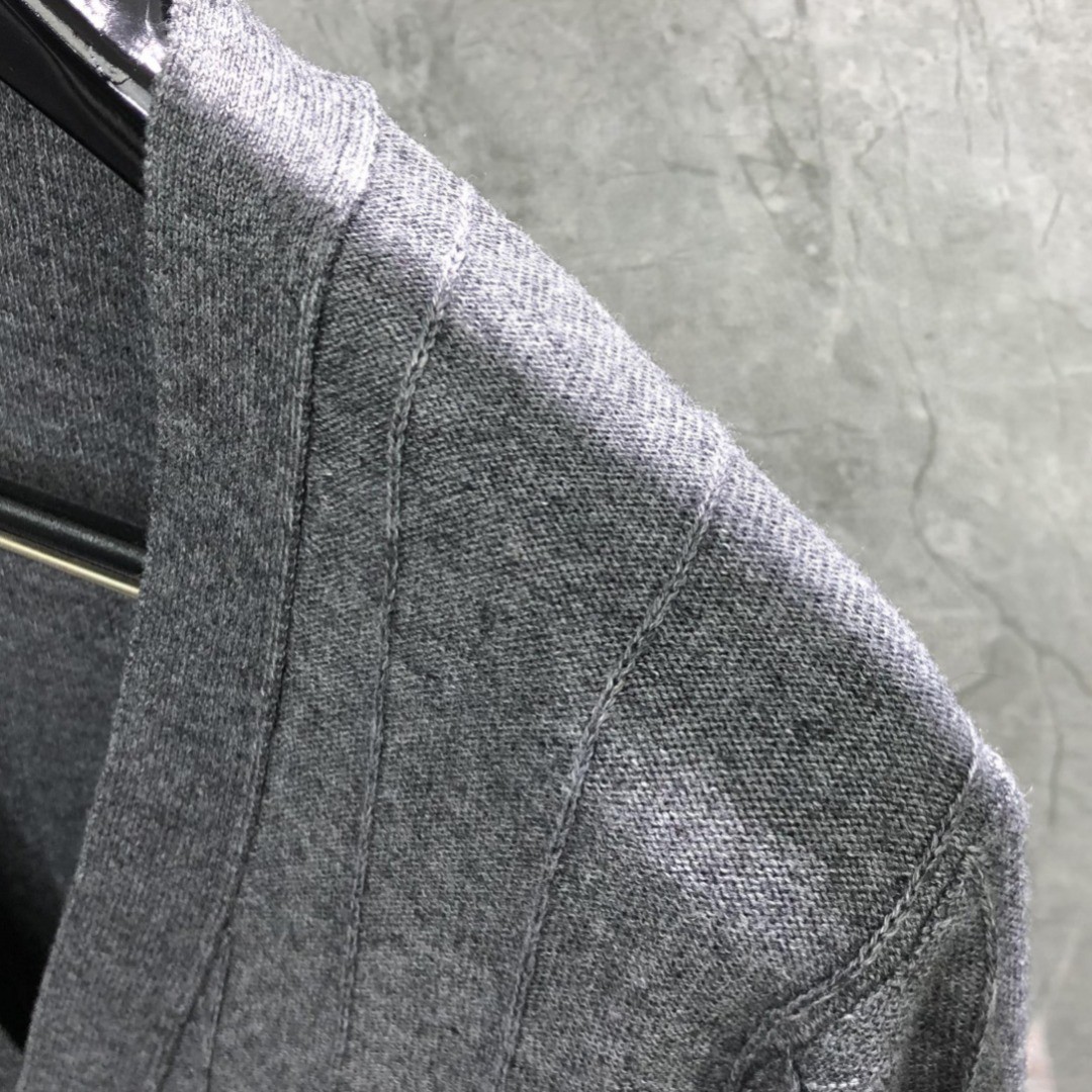 THOM BROWNE 反底坑条双袖红白蓝羊毛V领开衫 毛衣 针织衫 长袖 灰色 浅蓝色 藏青色 白色