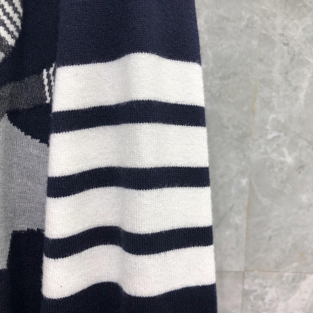 THOM BROWNE 小狗印花V领开衫 毛衣 针织衫 长袖 海军蓝 MKC524A-Y1030-415