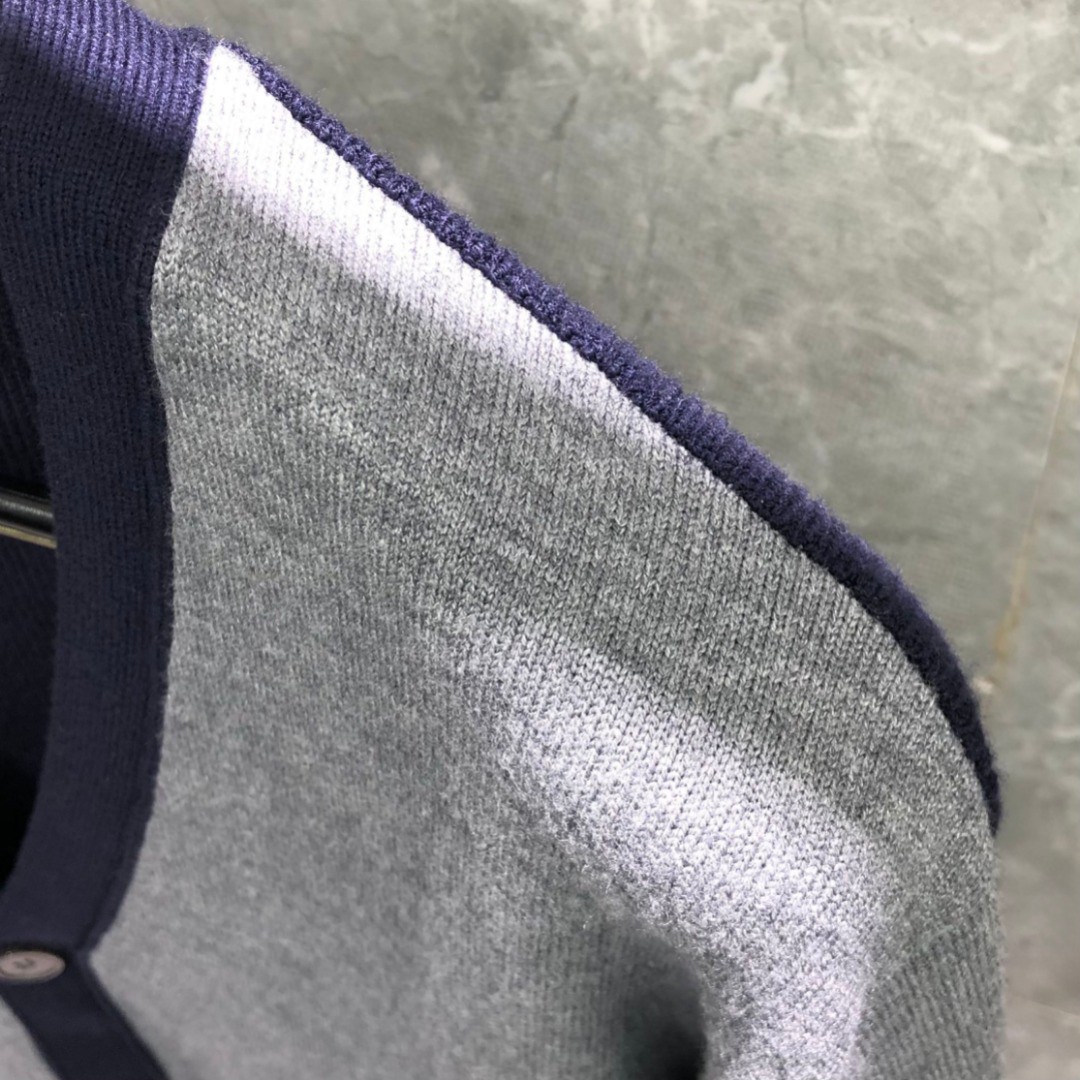 THOM BROWNE 前后拼接V领开衫 毛衣 针织衫 长袖 灰色