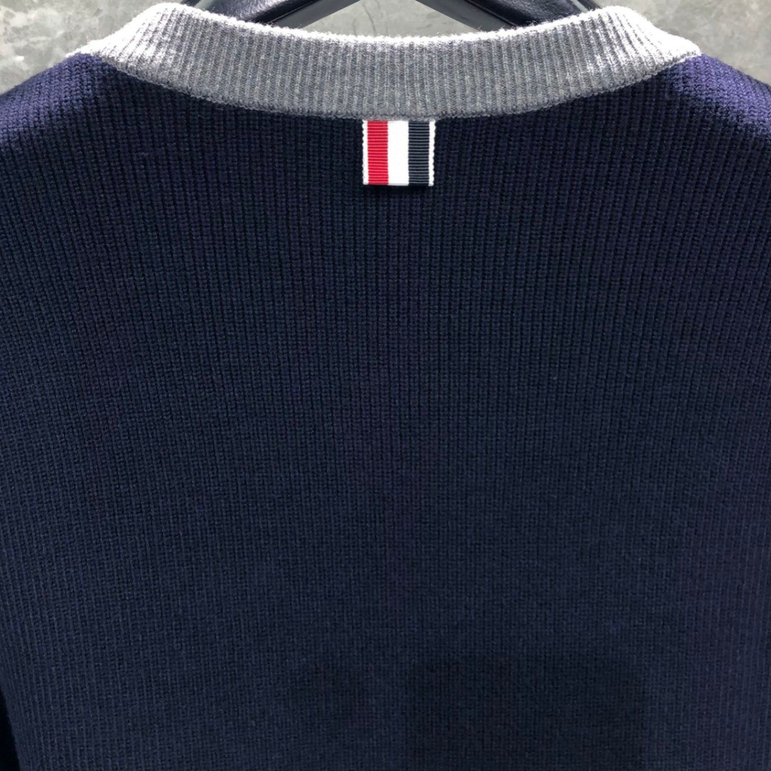 [Copy]THOM BROWNE 前后拼接V领开衫 毛衣 针织衫 长袖 灰色