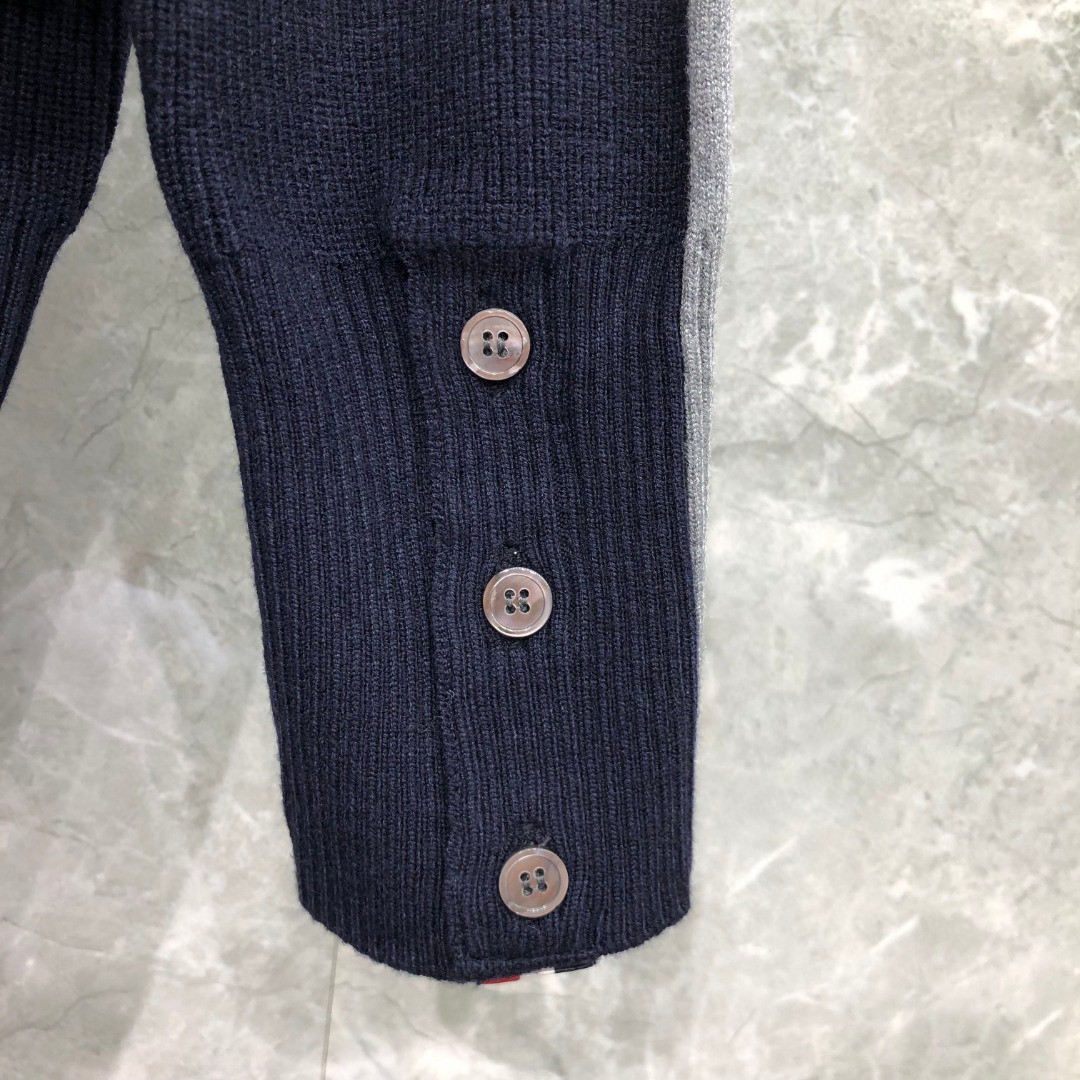 [Copy]THOM BROWNE 前后拼接V领开衫 毛衣 针织衫 长袖 灰色
