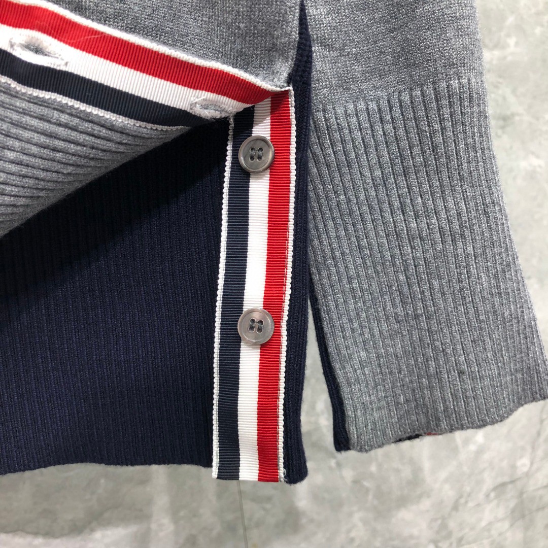 [Copy]THOM BROWNE 前后拼接V领开衫 毛衣 针织衫 长袖 灰色