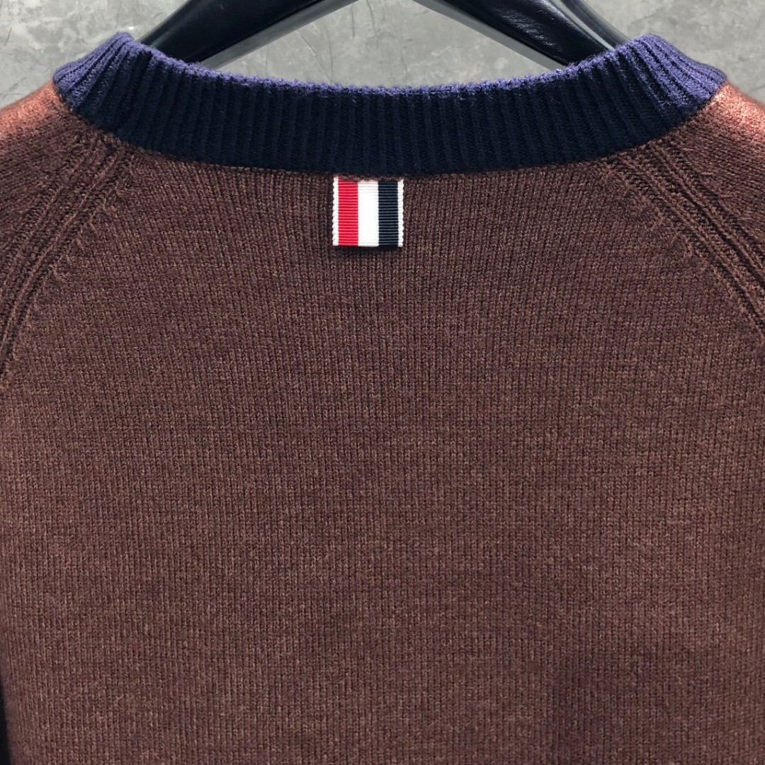 THOM BROWNE 经典四杠圆领毛衣 针织衫 长袖 驼色 白色 
