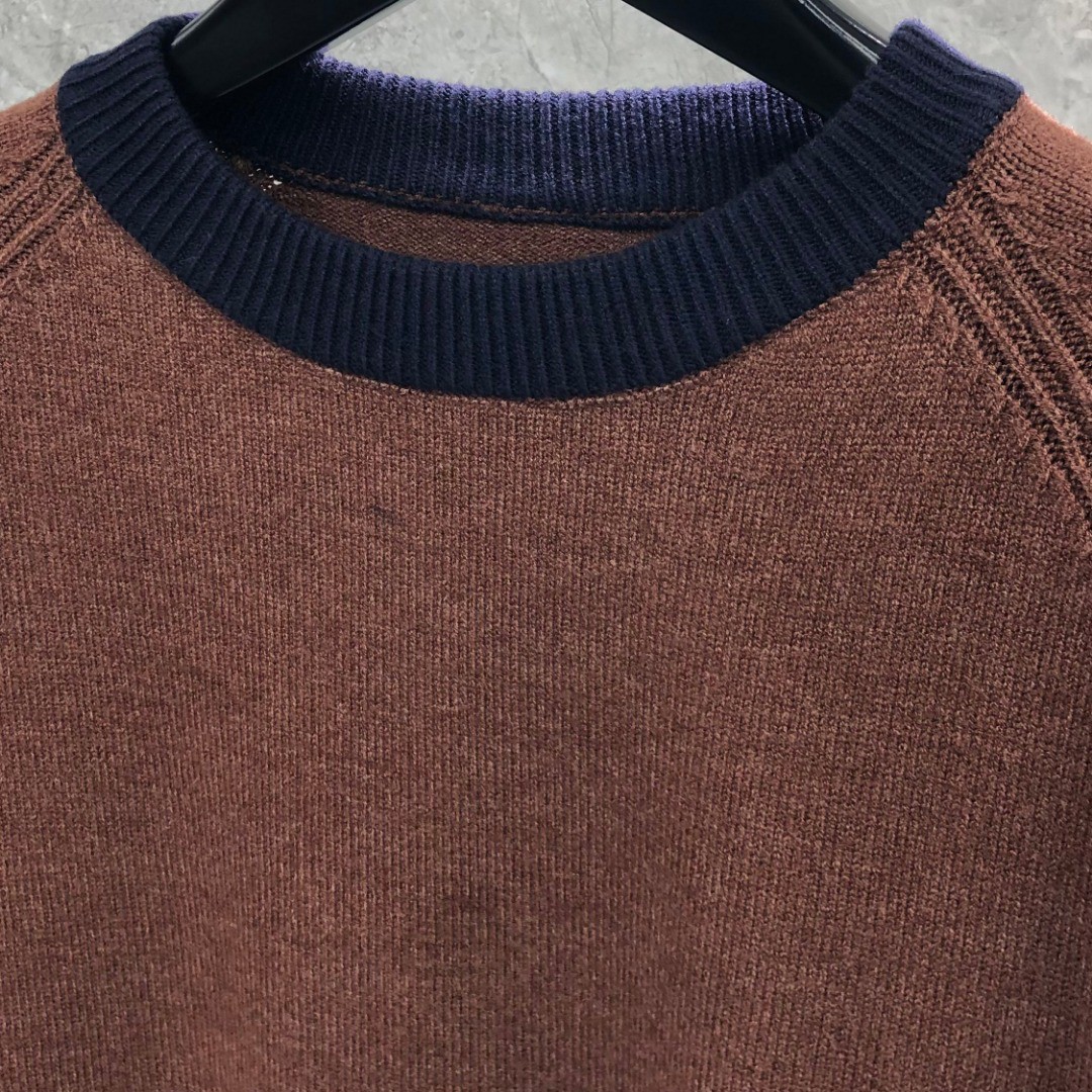 THOM BROWNE 经典四杠圆领毛衣 针织衫 长袖 驼色 白色 