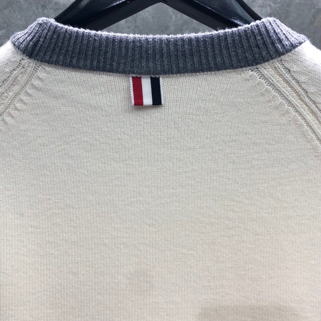 THOM BROWNE 经典四杠圆领毛衣 针织衫 长袖 驼色 白色 