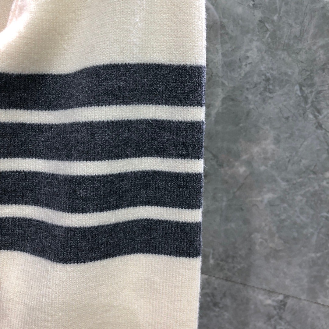 THOM BROWNE 经典四杠圆领毛衣 针织衫 长袖 驼色 白色 