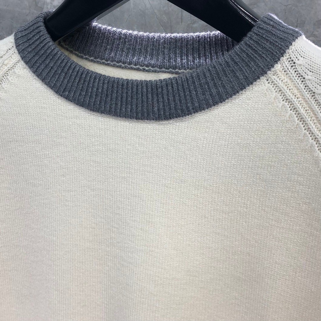 THOM BROWNE 经典四杠圆领毛衣 针织衫 长袖 驼色 白色 