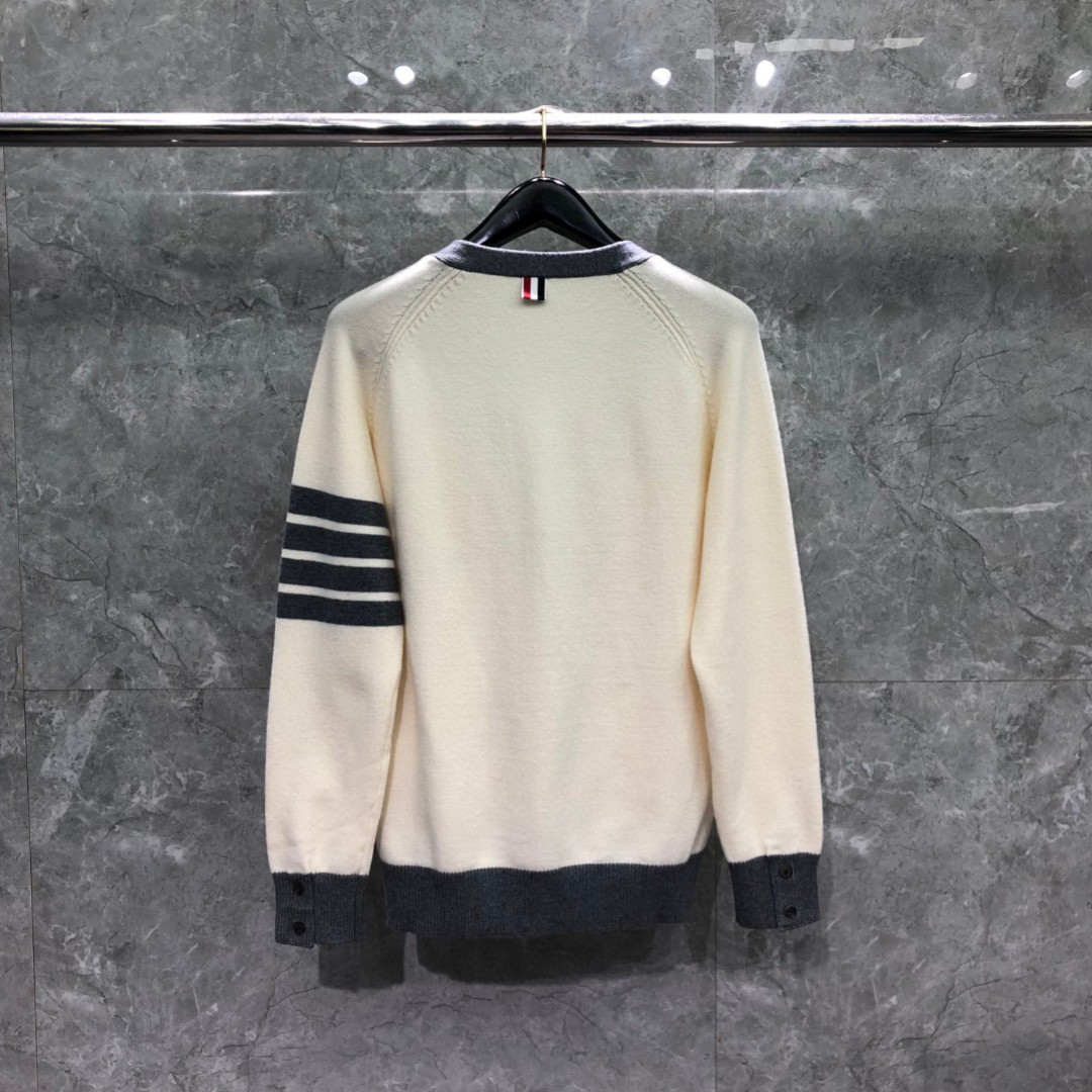 THOM BROWNE 插肩袖V领开衫 毛衣 针织衫 长袖 驼色 白色 MKC485AY1026