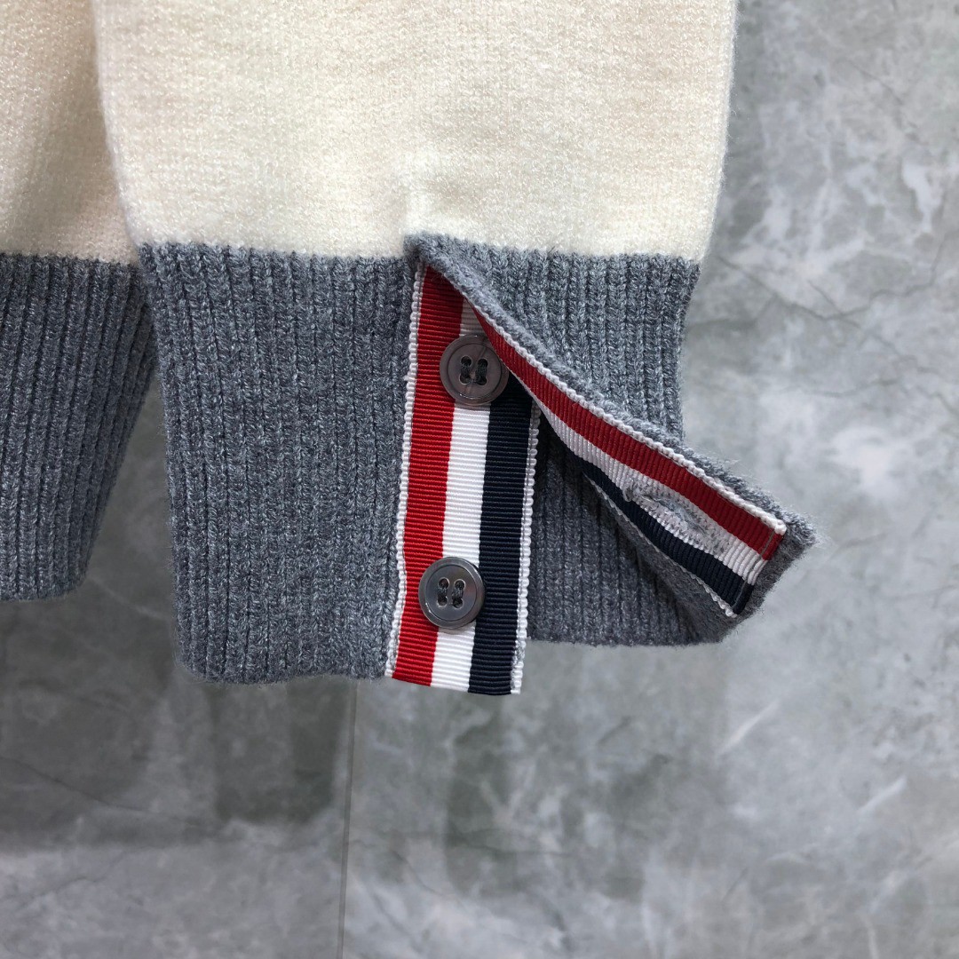 THOM BROWNE 插肩袖V领开衫 毛衣 针织衫 长袖 驼色 白色 MKC485AY1026