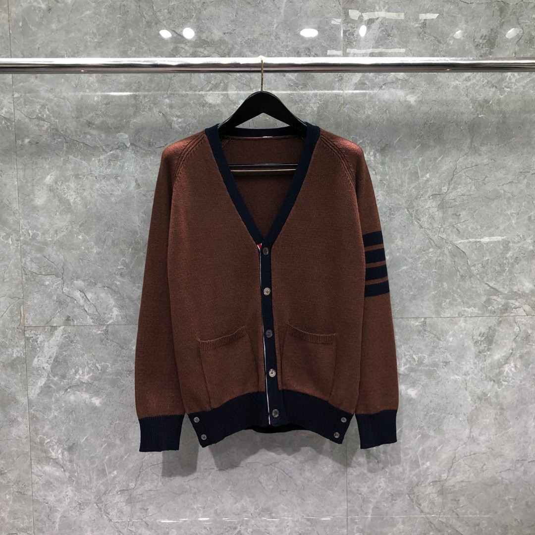 THOM BROWNE 插肩袖V领开衫 毛衣 针织衫 长袖 驼色 白色 MKC485AY1026