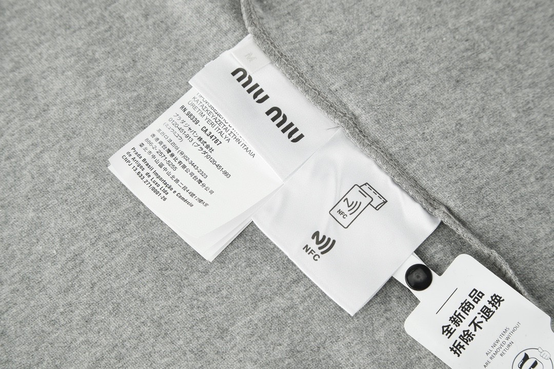 [Copy]MIU MIU 缪缪 纯色字母logo绣花T恤 打底衫 长袖 灰色