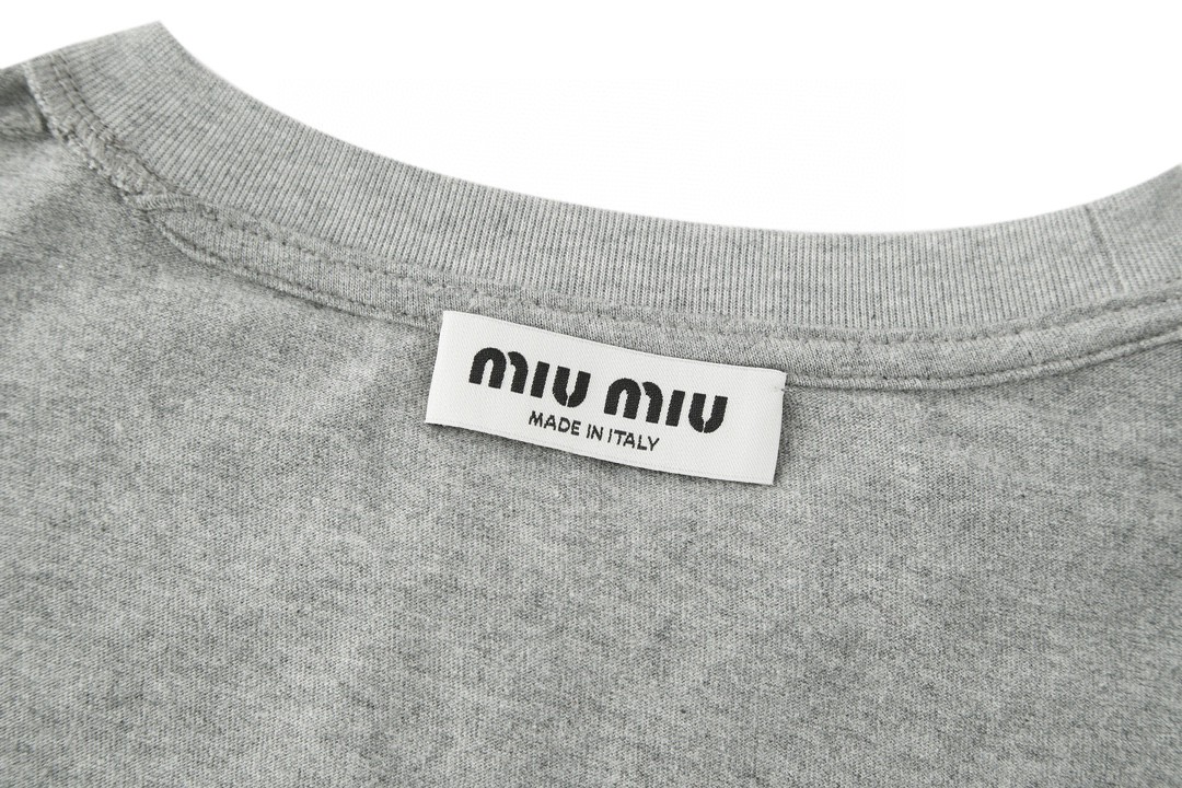 [Copy]MIU MIU 缪缪 纯色字母logo绣花T恤 打底衫 长袖 灰色