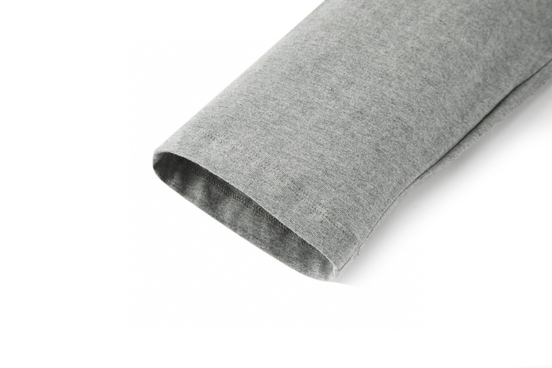 [Copy]MIU MIU 缪缪 纯色字母logo绣花T恤 打底衫 长袖 灰色