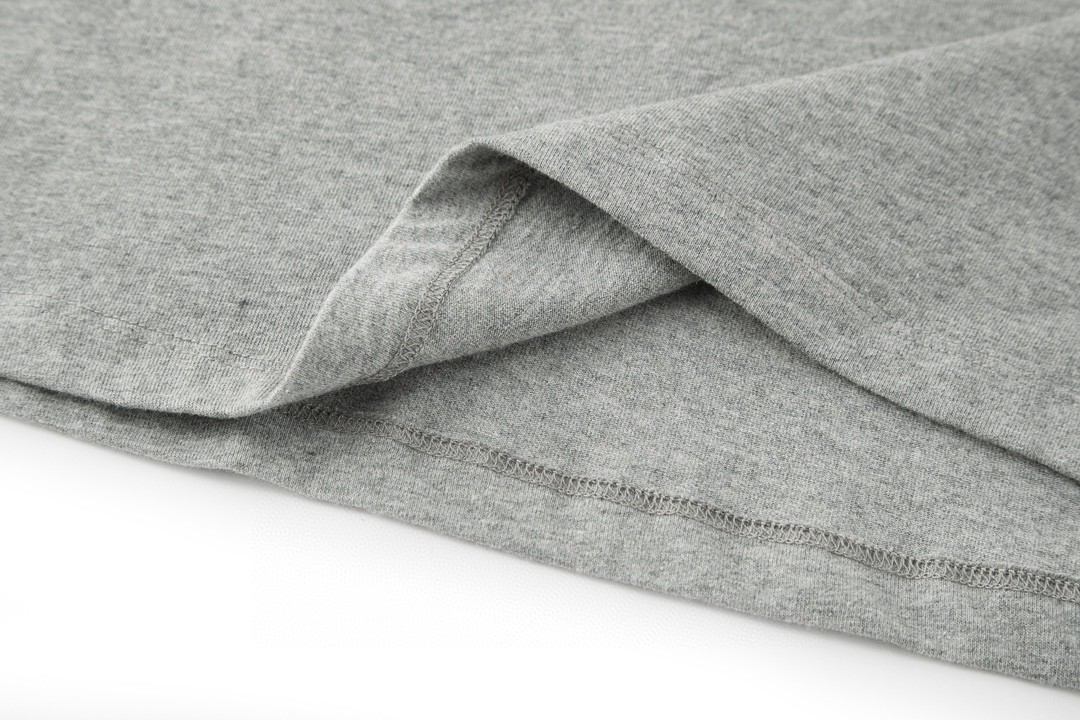 [Copy]MIU MIU 缪缪 纯色字母logo绣花T恤 打底衫 长袖 灰色