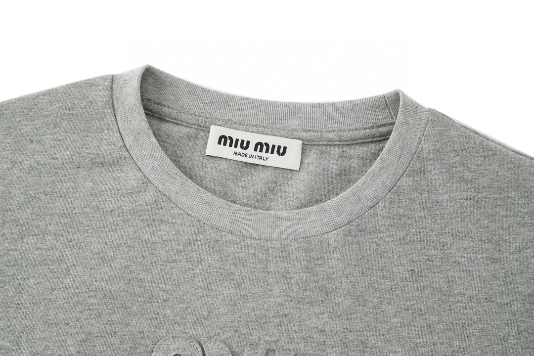 [Copy]MIU MIU 缪缪 纯色字母logo绣花T恤 打底衫 长袖 灰色