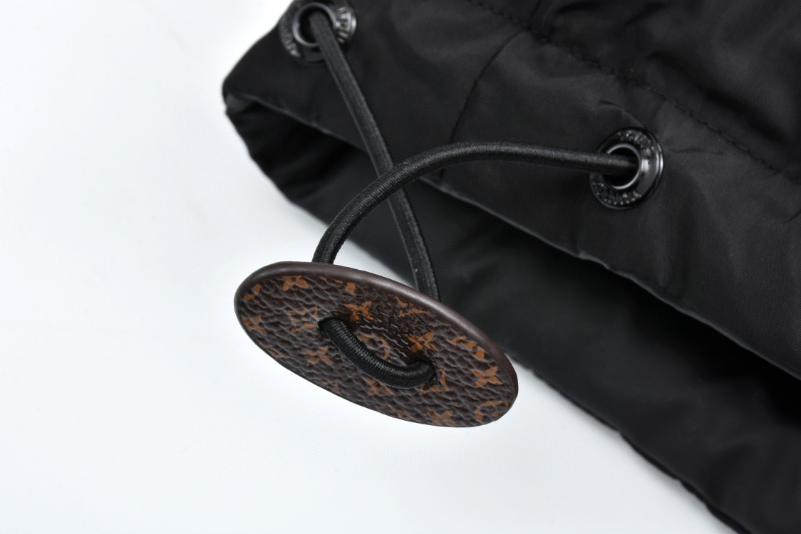 LOUIS VUITTON 路易威登 浮雕压花双面两穿拉链立领羽绒服 外套 长袖 黑色