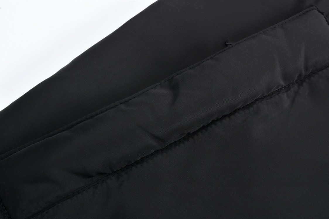 LOUIS VUITTON 路易威登 浮雕压花双面两穿拉链立领羽绒服 外套 长袖 黑色