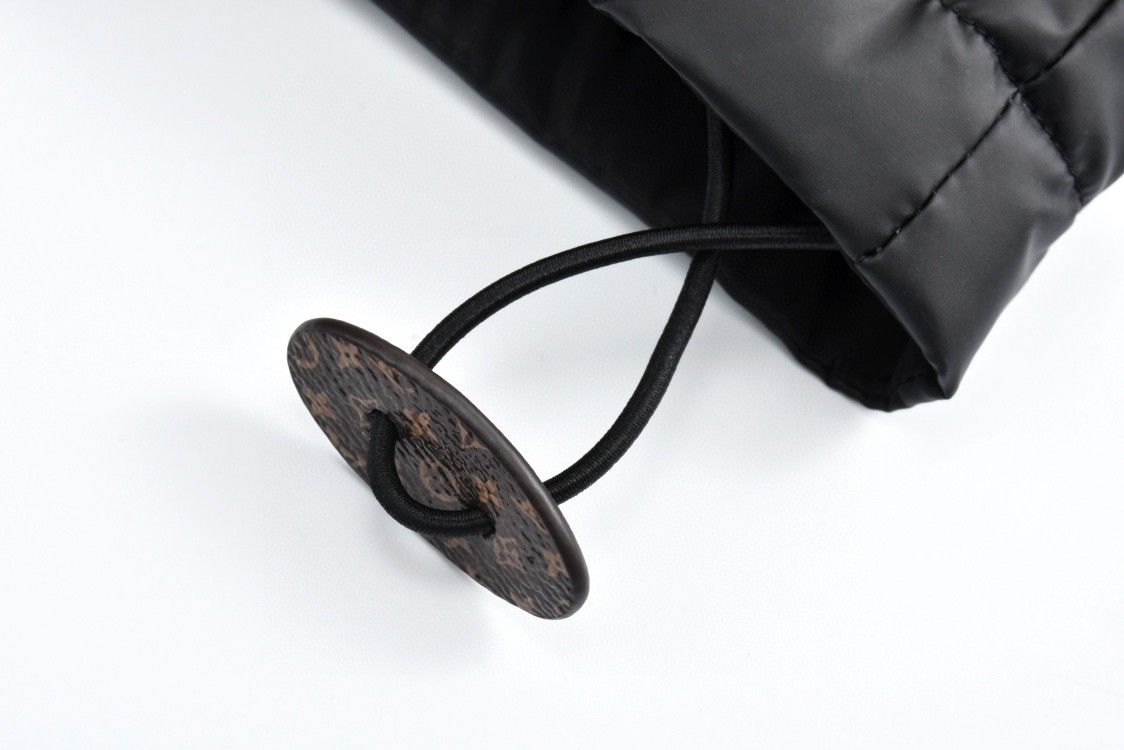 LOUIS VUITTON 路易威登 浮雕压花双面两穿拉链立领羽绒服 外套 长袖 黑色