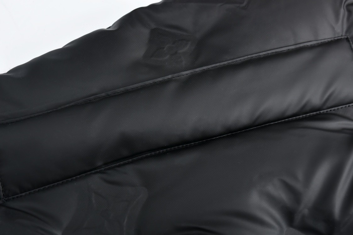 LOUIS VUITTON 路易威登 浮雕压花双面两穿拉链立领羽绒服 外套 长袖 黑色