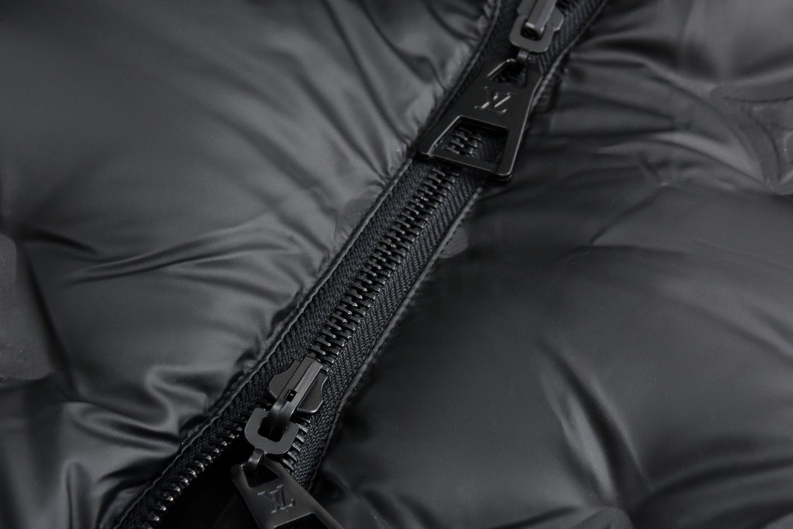 LOUIS VUITTON 路易威登 浮雕压花双面两穿拉链立领羽绒服 外套 长袖 黑色