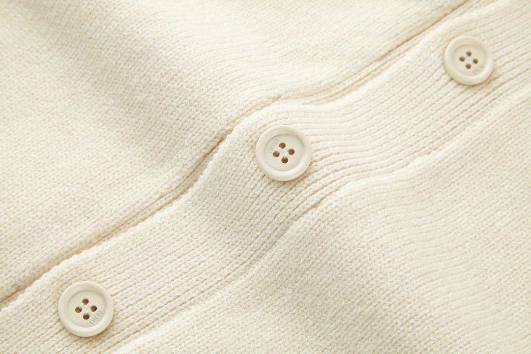 DIOR 迪奥 字母logo刺绣V领毛衣 针织衫 开衫 长袖 米色 443M204AT879-C085