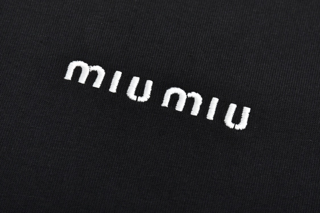 MIU MIU 缪缪 刺绣字母logo圆领T恤 长袖 黑色 白色