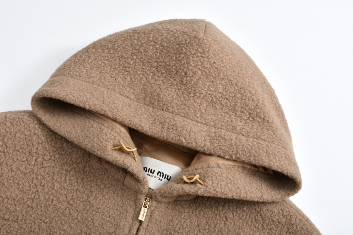 MIU MIU 缪缪 纯色logo贴布羊毛拉链连帽夹克 外套 长袖 棕色 ML1140-16DA-F0040-S-OOO